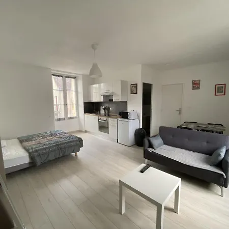 Renove Avec Cuisine Americaine Et Wifi, Proche Des Thermes Saint Roch - Fr-1-541-32 Apartment La Roche-Posay